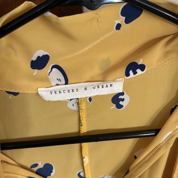 Peaches N Cream Apple print blouse small - Picture 6 of 7